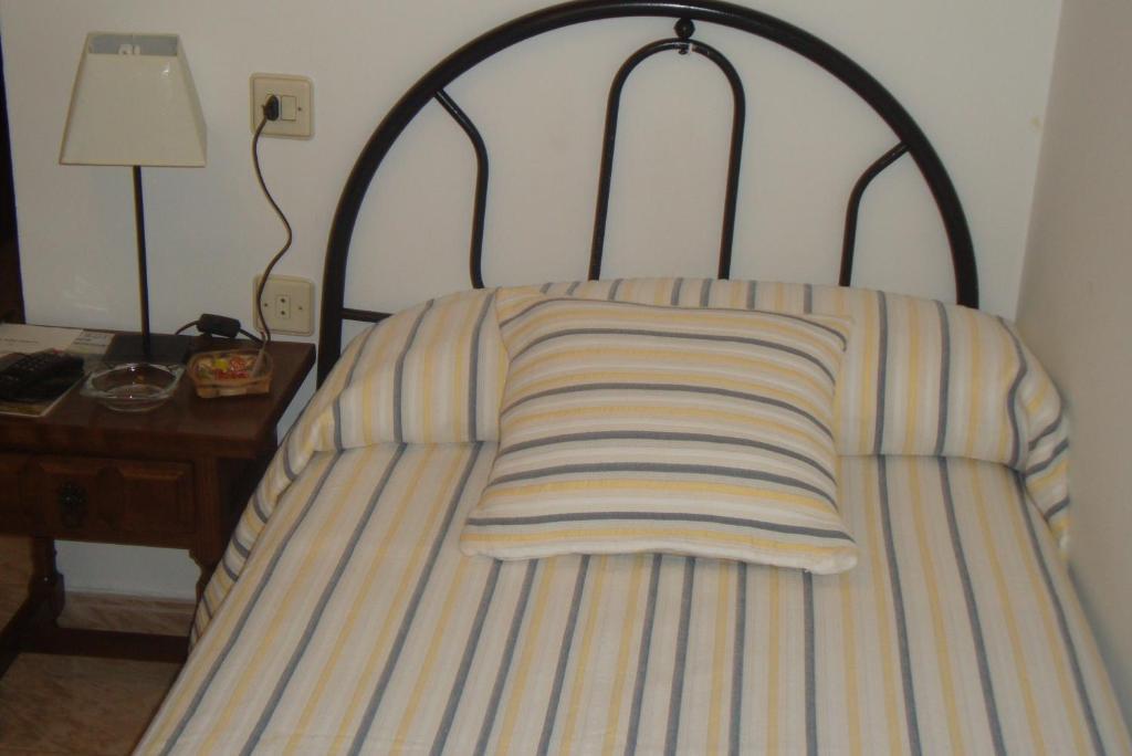 Hostal Alba Taruta Гвадалупе Номер фото