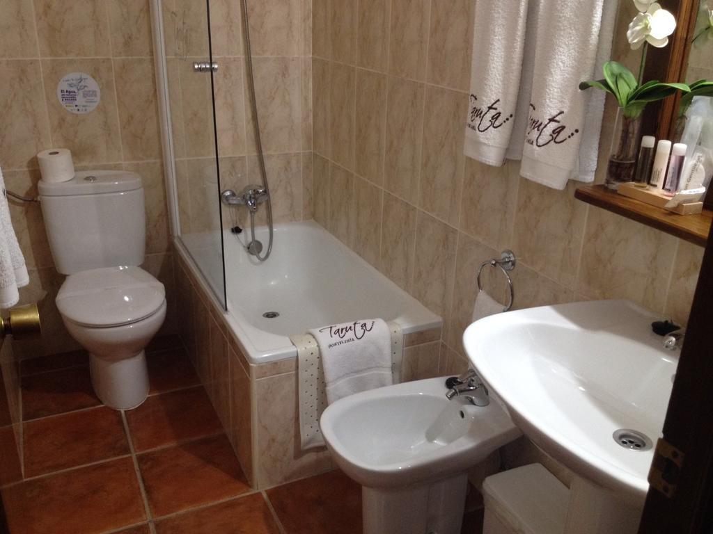Hostal Alba Taruta Гвадалупе Экстерьер фото