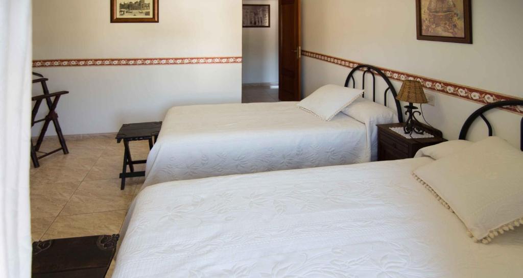 Hostal Alba Taruta Гвадалупе Экстерьер фото