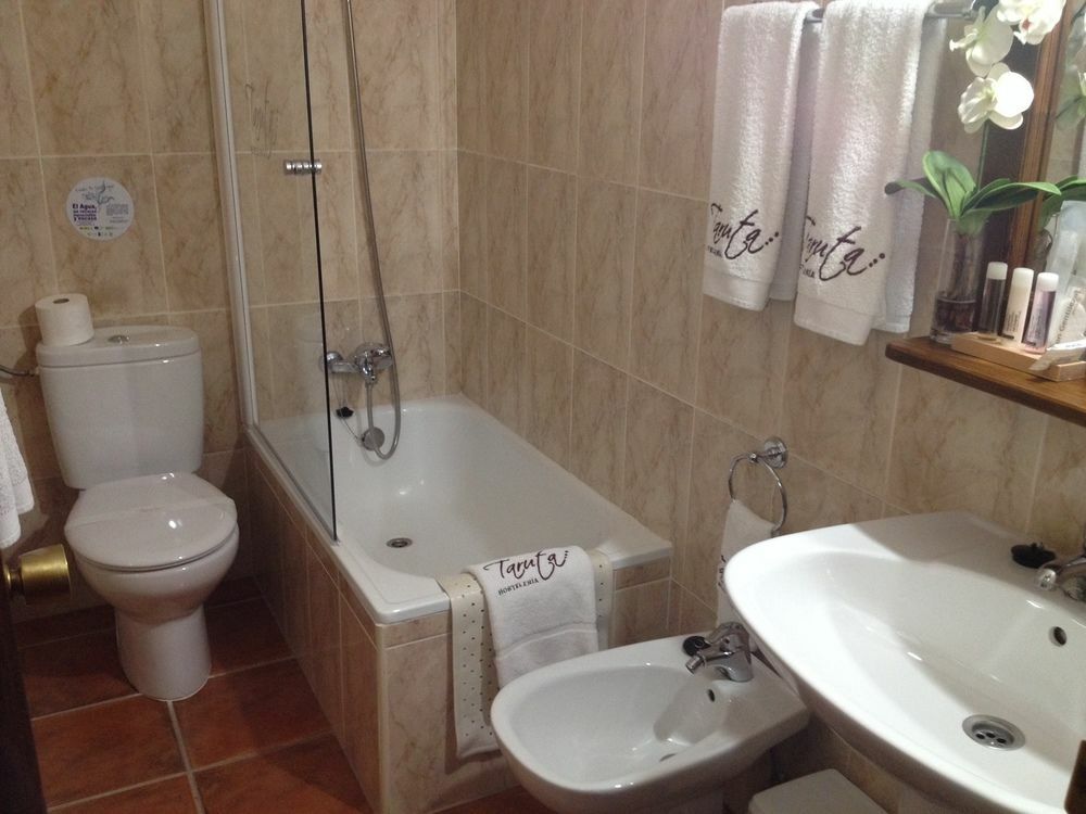 Hostal Alba Taruta Гвадалупе Экстерьер фото